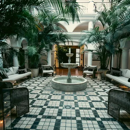 Отель La Fonda 4*